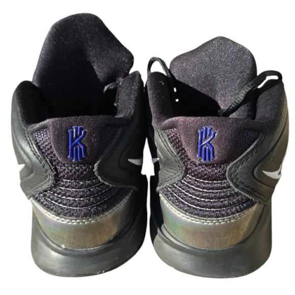 Nike Kyrie Infinity 8 Black Metallic Silver CZ0204-005 Size 6 Basketball School